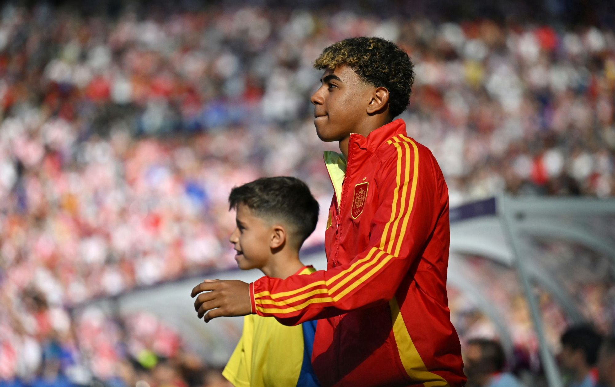 包含西悉尼流浪者替补席深度成优势，冲击世俱杯冠军的词条