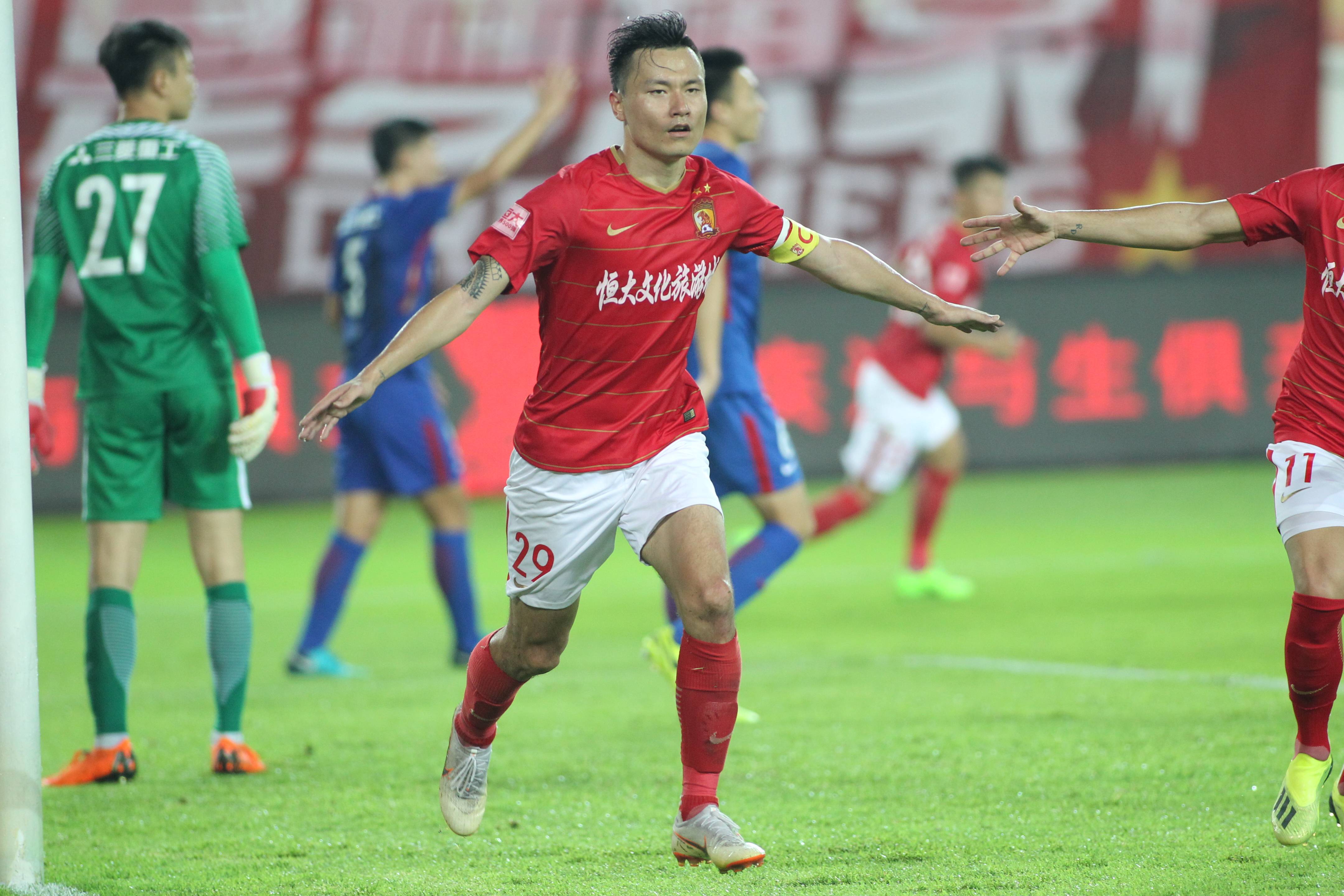 在广州队赛场上演亚冠，破门，引发教练席炸锅的简单介绍