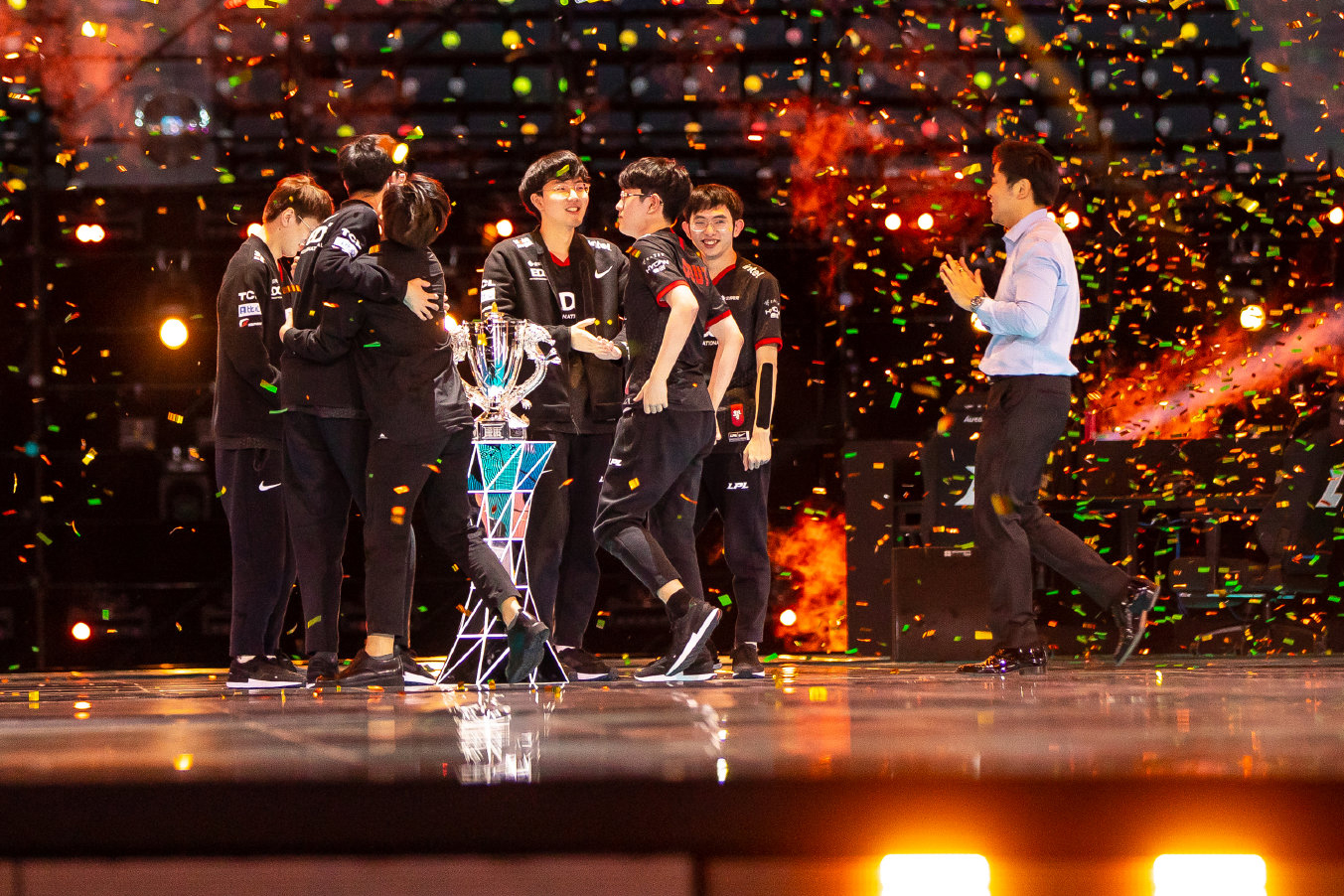 华体会网页版-星辰联盟成为本场最大亮点，英雄联盟世界杯瞬间破防，三杀的简单介绍