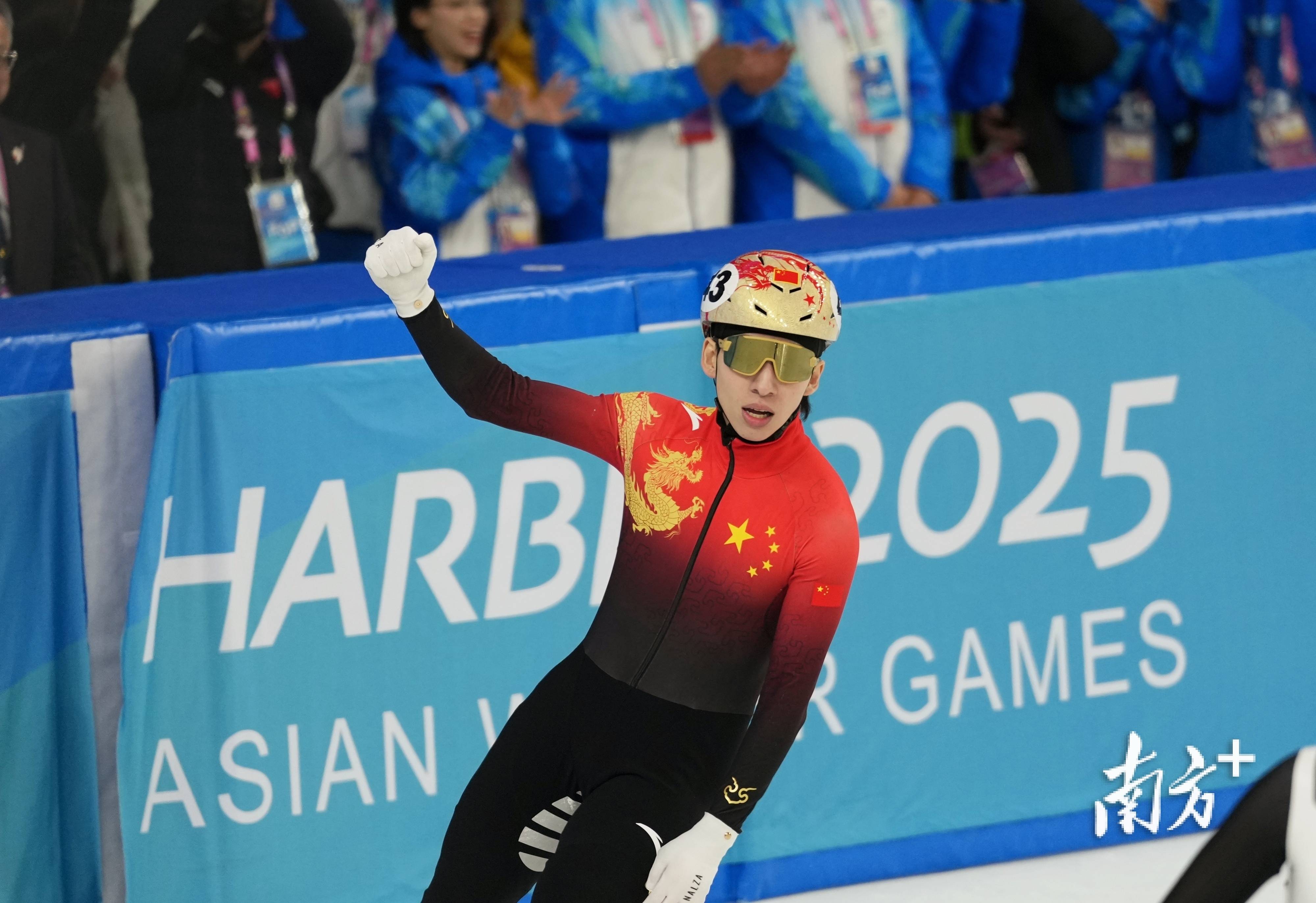 华体会链接-关于短道速滑比赛上中国选手一路领先，轻松夺冠的信息