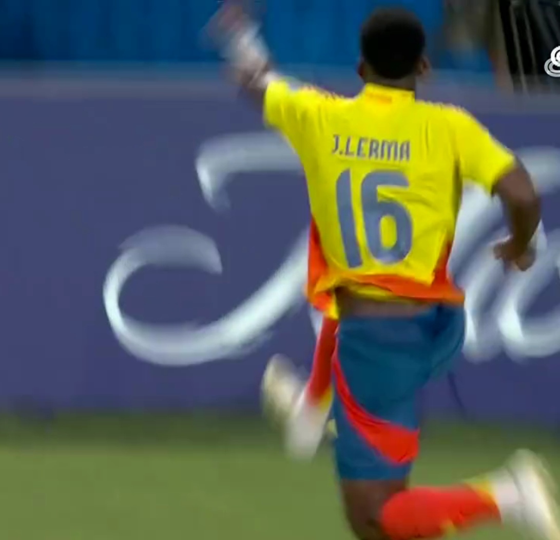 哥伦比亚队在比赛中击败对手，晋级半决赛