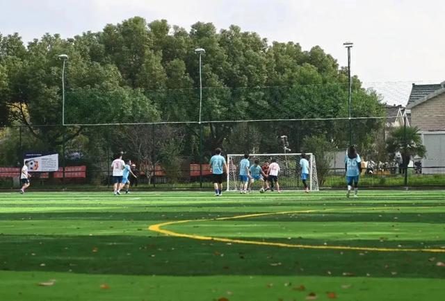 足球训练场地升级改造，提高球员训练质量
