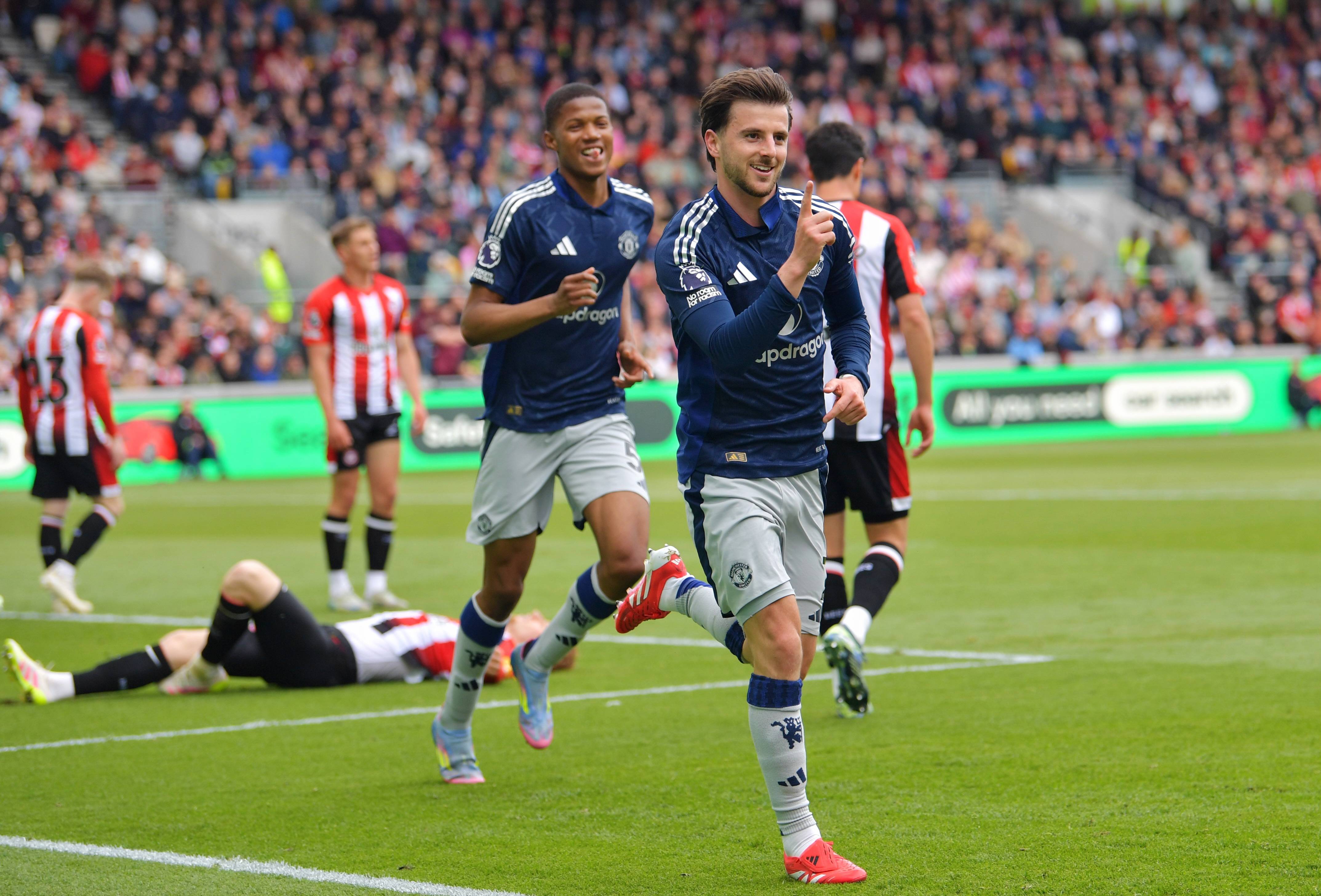 曼联客场逼平沃特福德，客场战绩稳固不败