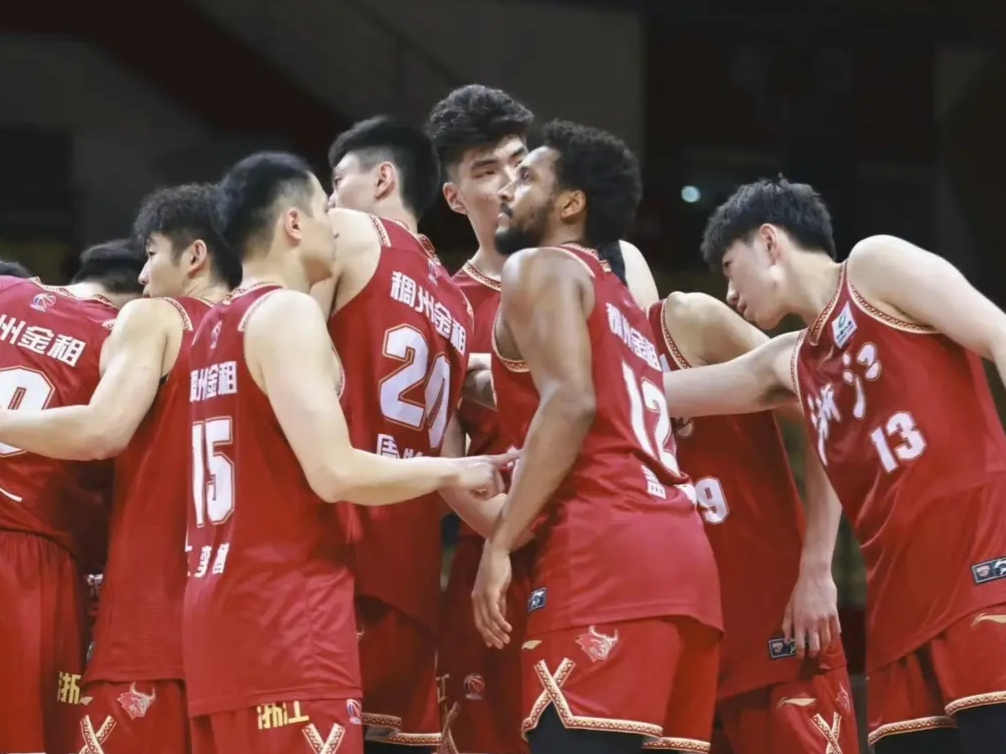 大比分胜出，某某队轻松取胜晋级