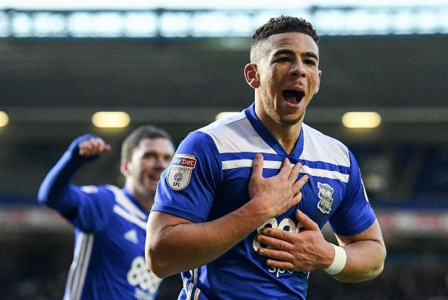 包含雷丁主场大捷，逆转维冈晋级英冠的词条