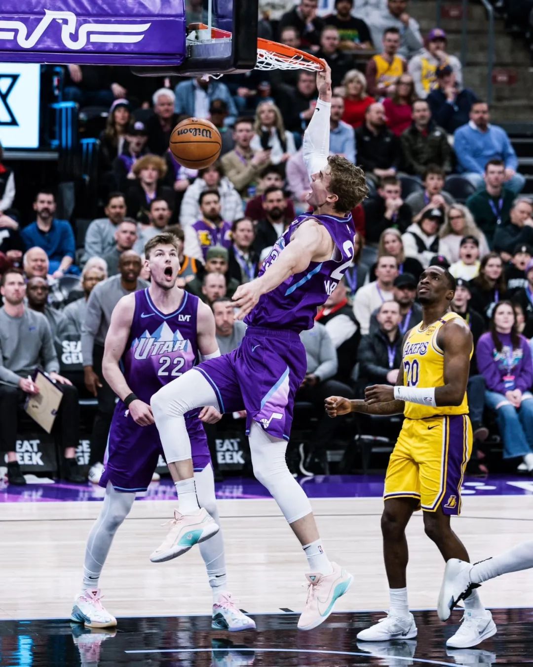 华体会新闻-包含爵士客场大胜：球队士气高涨欲继续领跑的词条