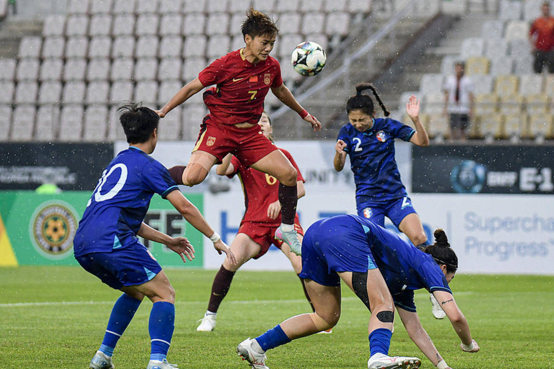 包含国际赛事：中国女足豪夺冠冲破国际足坛壁垒的词条