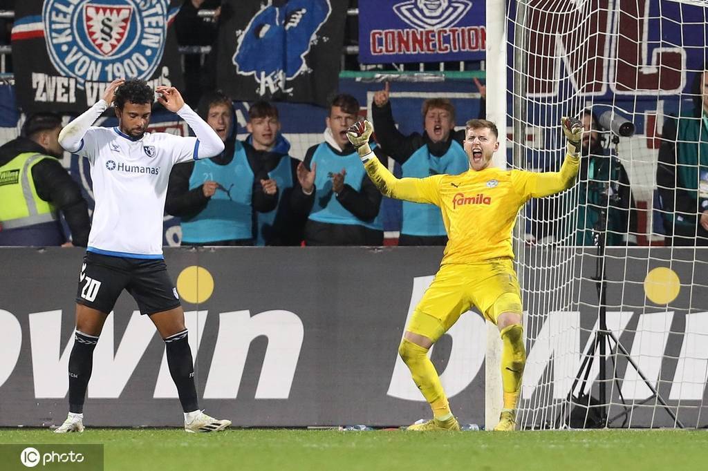 包含汉诺威战胜对手，保持中游稳定表现的词条