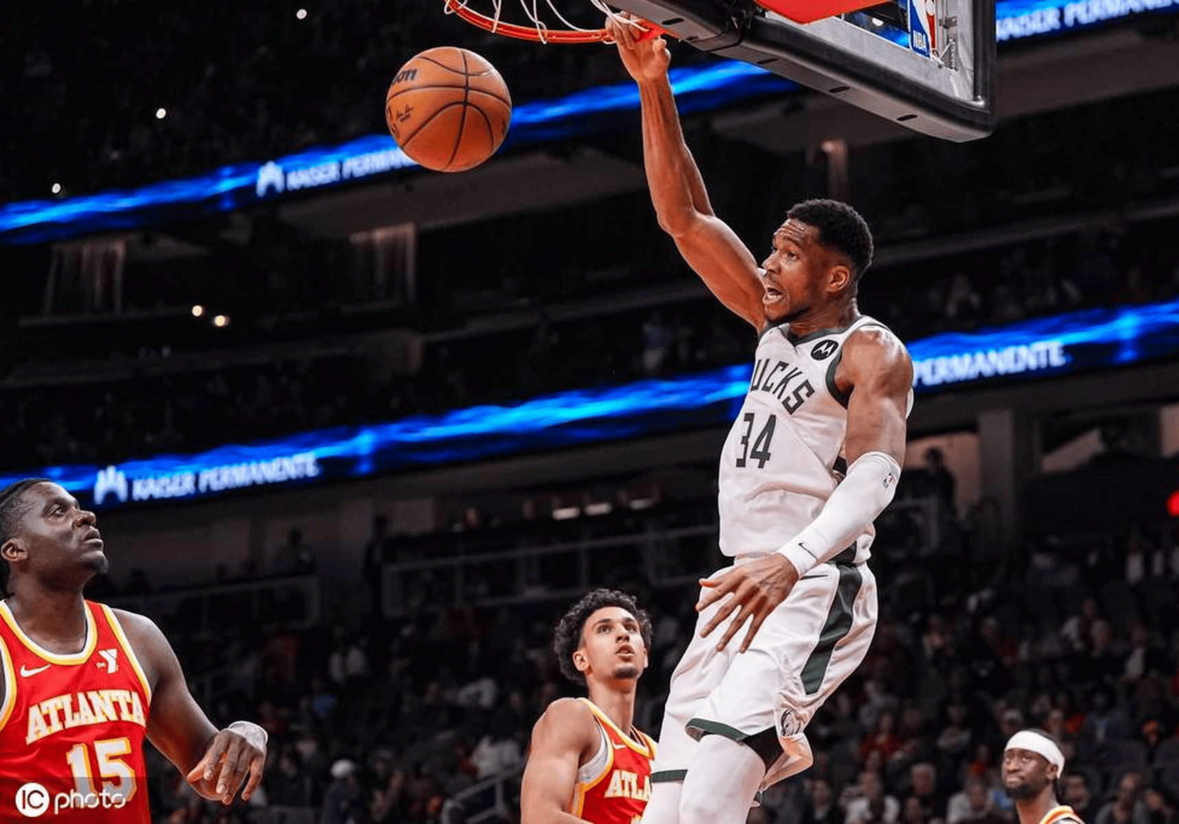 华体会投注-雄鹿客场大胜火箭，字母哥火力全开独得分