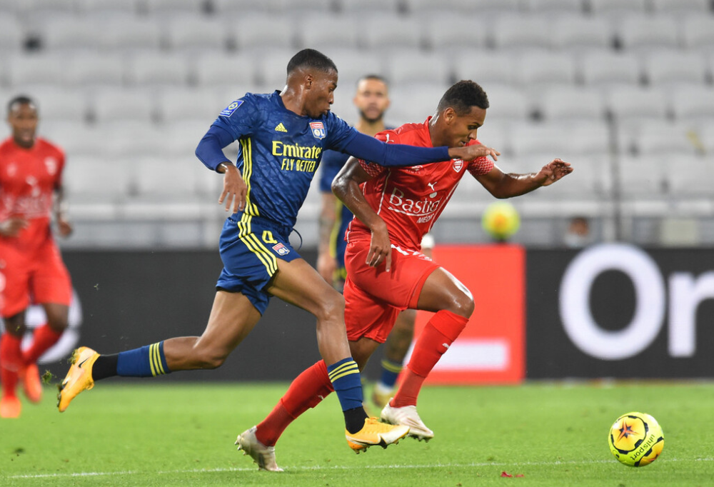 包含波尔多主场爆冷，逼平法甲劲旅的词条