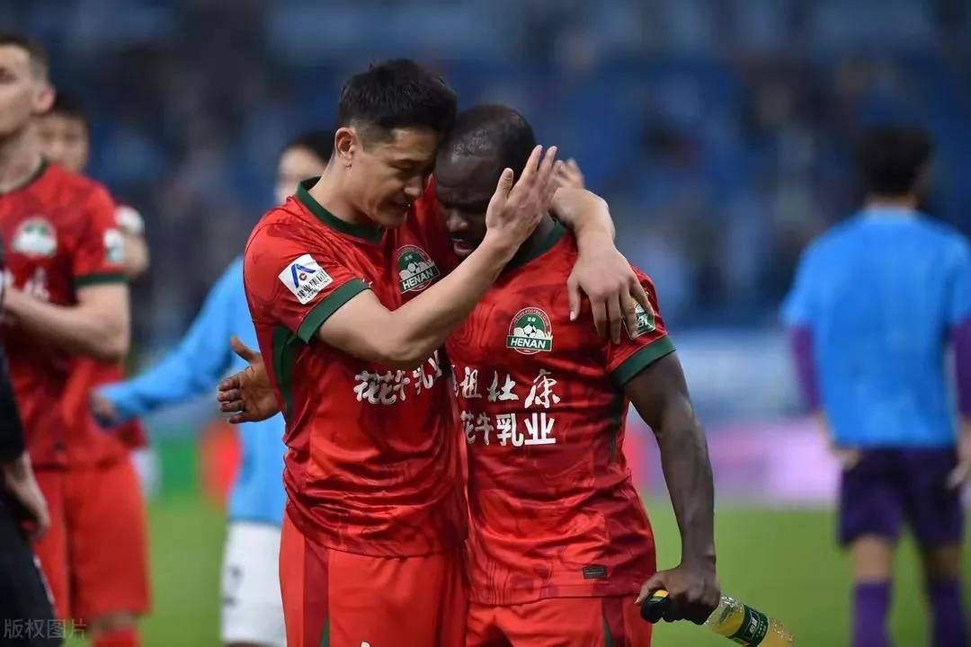 包含河南队在比赛中稳坐胜利宝座，主场加油的词条
