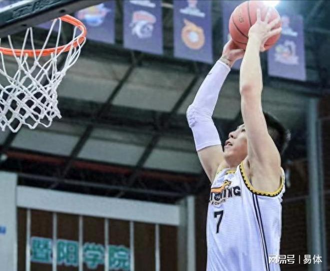 重庆队卫冕之路坎坷，输掉关键战役