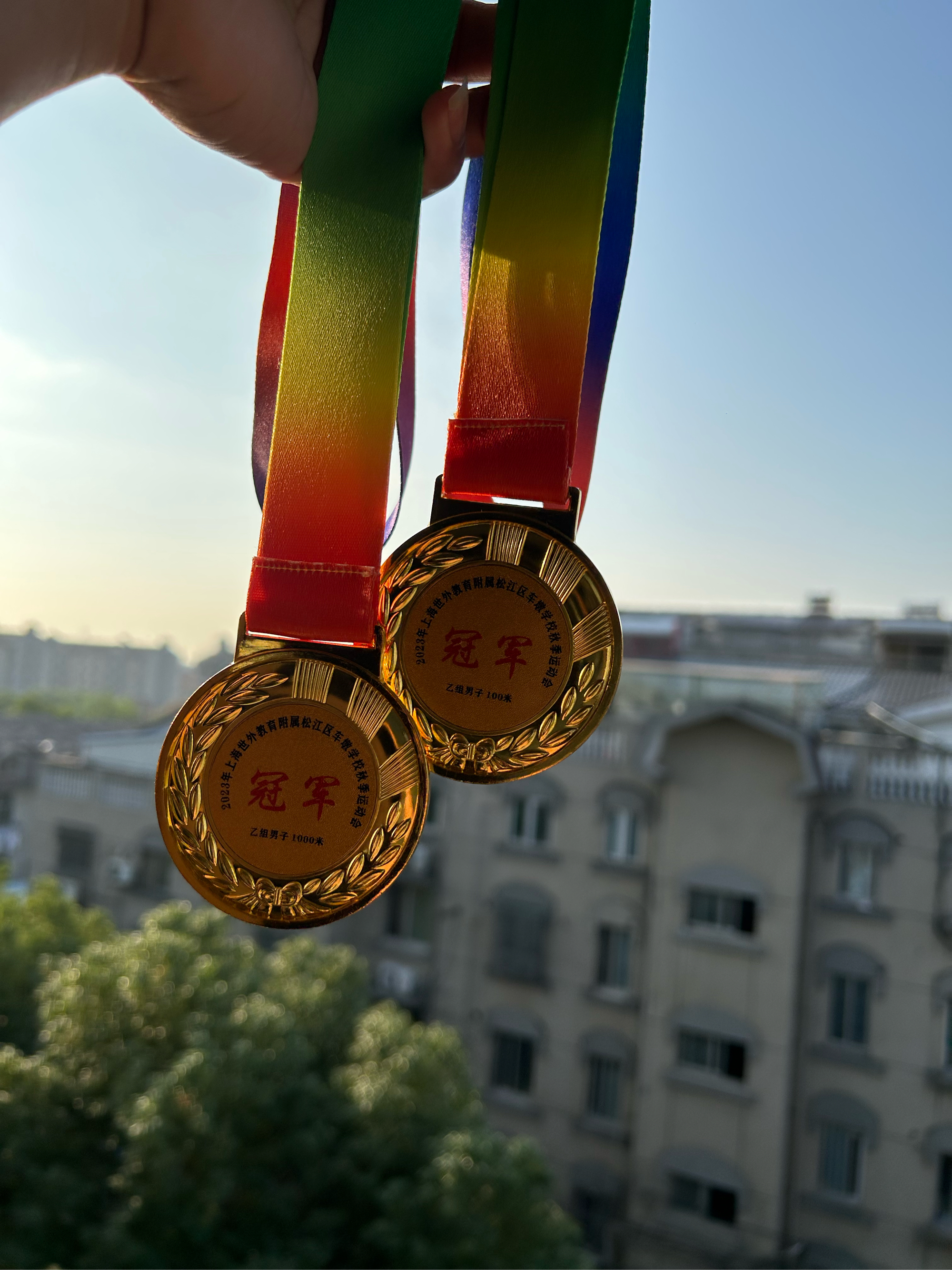 田径比赛尘埃落定，冠军喜获桂冠